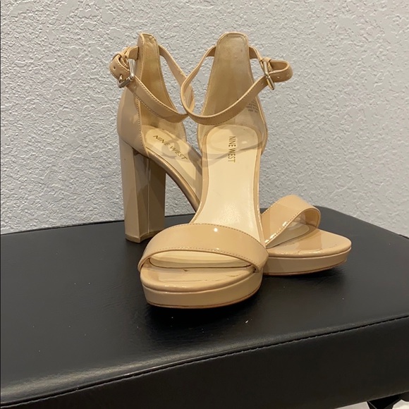 Size 8 & 12 in Women cream High heels - Picture 2 of 8